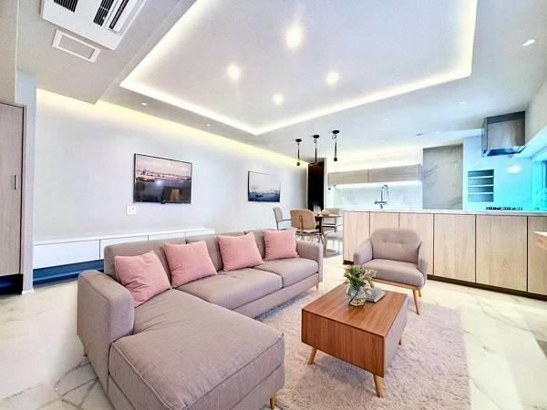 2LDK apartment in Minato Ward, Tokyo - Photo 1