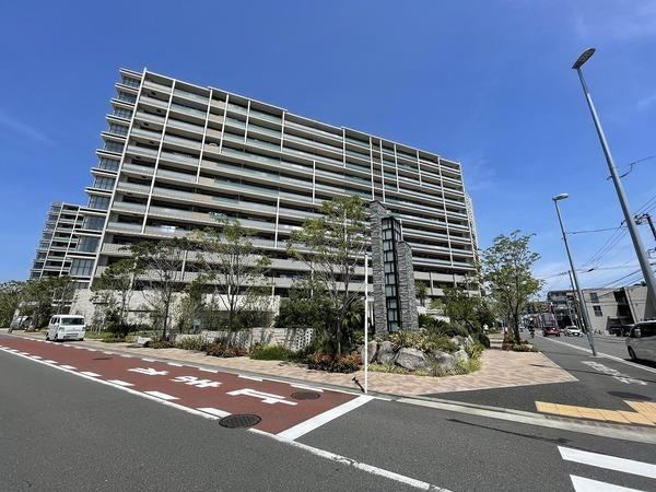 4LDK apartment in Fujisawa, Kanagawa - Photo 1