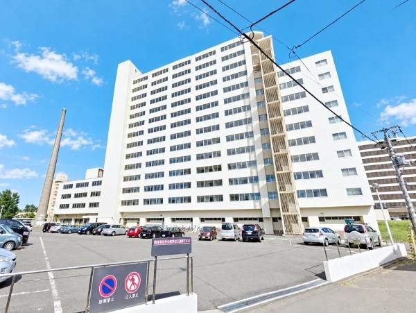 3LDK apartment in Nishi Ward, Sapporo, Hokkaido - Photo 1