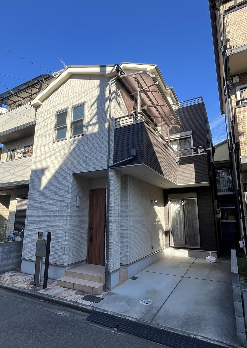 4LDK house in Takatsuki, Osaka - Photo 1