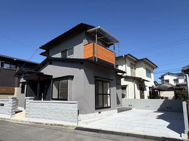 3LDK house in Matsuyama, Ehime - Photo 1