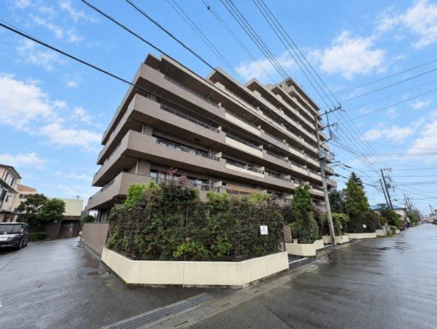 3LDK apartment in Kasukabe, Saitama - Photo 1