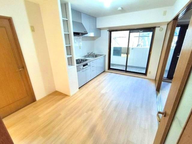 3DK apartment in Chuo Ward, Kobe, Hyogo - Photo 1