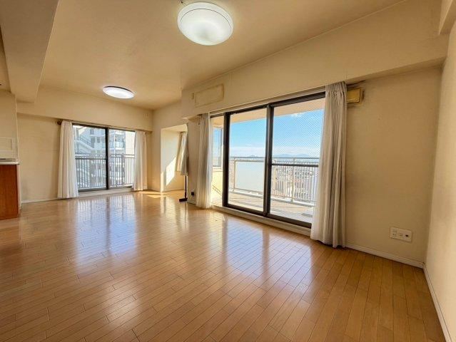 3LDK apartment in Higashiosaka, Osaka - Photo 1