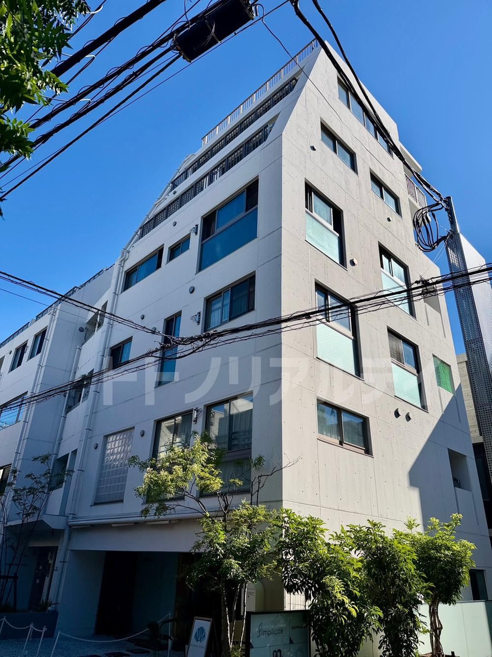 2LDK apartment in Shibuya Ward, Tokyo - Photo 1