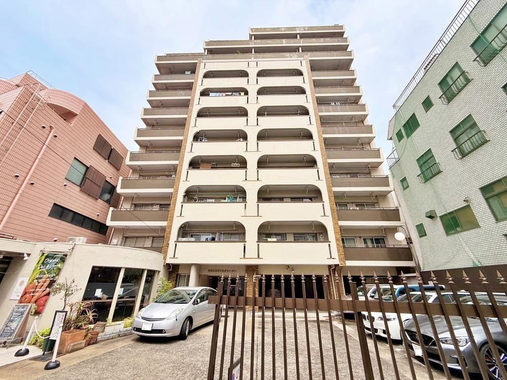 3LDK apartment in Meguro Ward, Tokyo - Photo 1