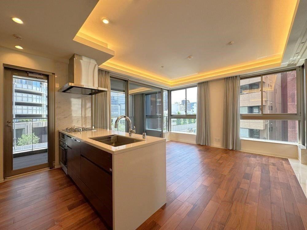 3LDK apartment in Minato Ward, Tokyo - Photo 1