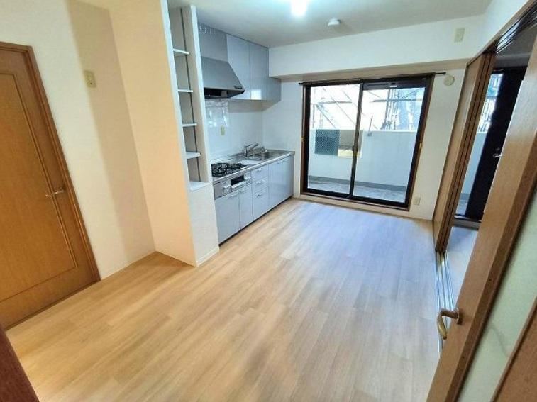 3DK apartment in Chuo Ward, Kobe, Hyogo - Photo 1