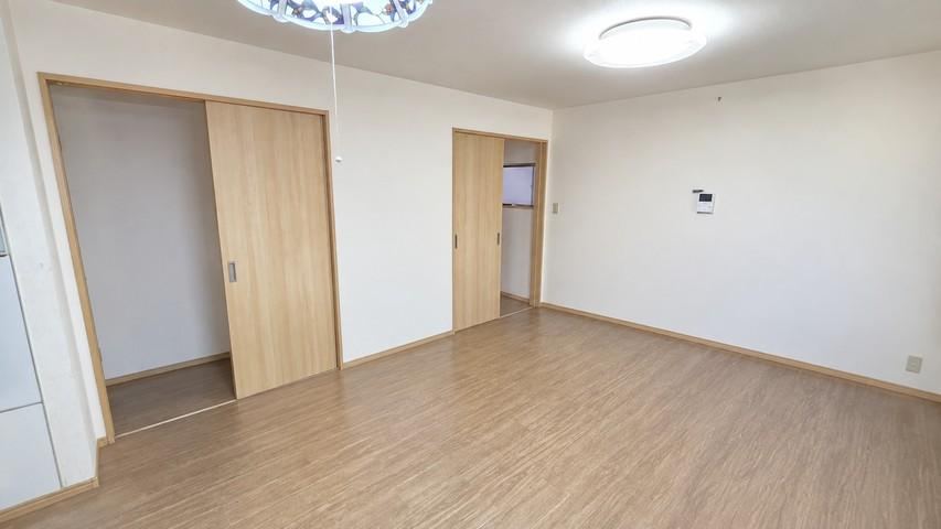 5LDK house in Higashiosaka, Osaka - Photo 1