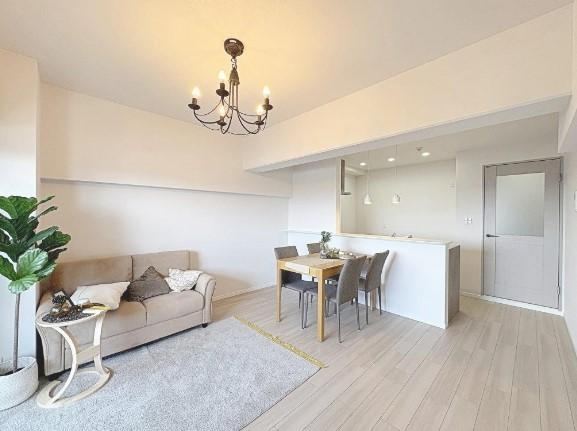 4LDK apartment in Toyonaka, Osaka - Photo 1