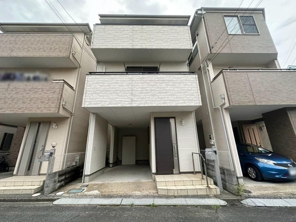 4LDK house in Urawa Ward, Saitama - Photo 1