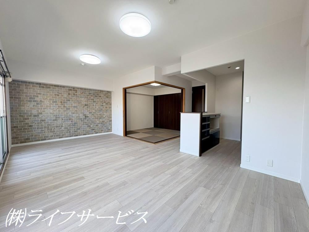 2LDK apartment in Yodogawa Ward, Osaka - Photo 1