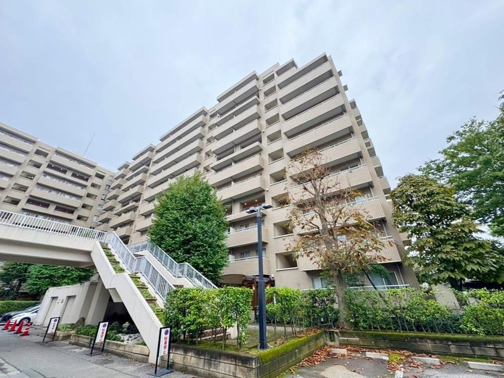 4LDK apartment in Koshigaya, Saitama - Photo 1
