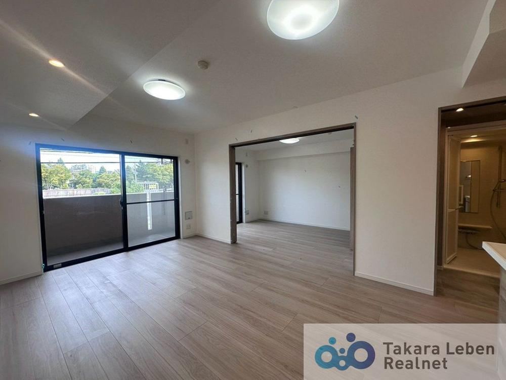 2LDK+S apartment in Adachi Ward, Tokyo - Photo 1