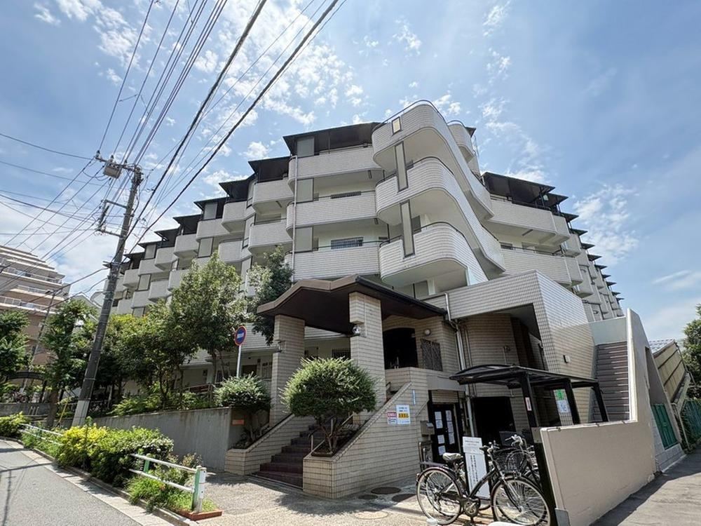2LDK apartment in Itabashi Ward, Tokyo - Photo 1