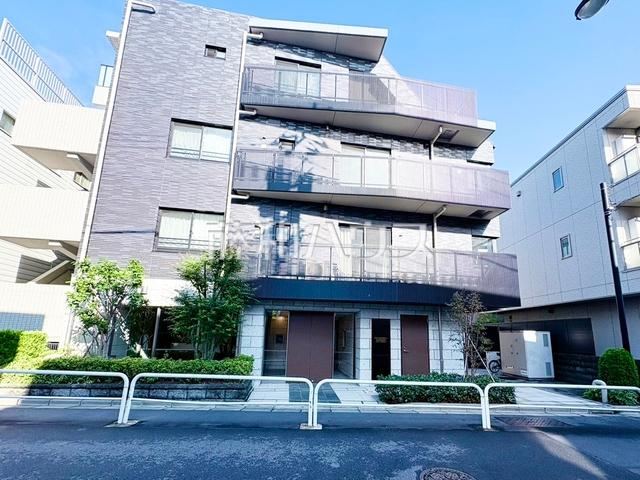 2LDK apartment in Shinjuku Ward, Tokyo - Photo 1