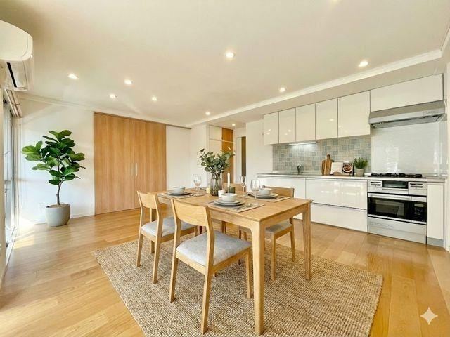 4LDK apartment in Bunkyo Ward, Tokyo - Photo 1