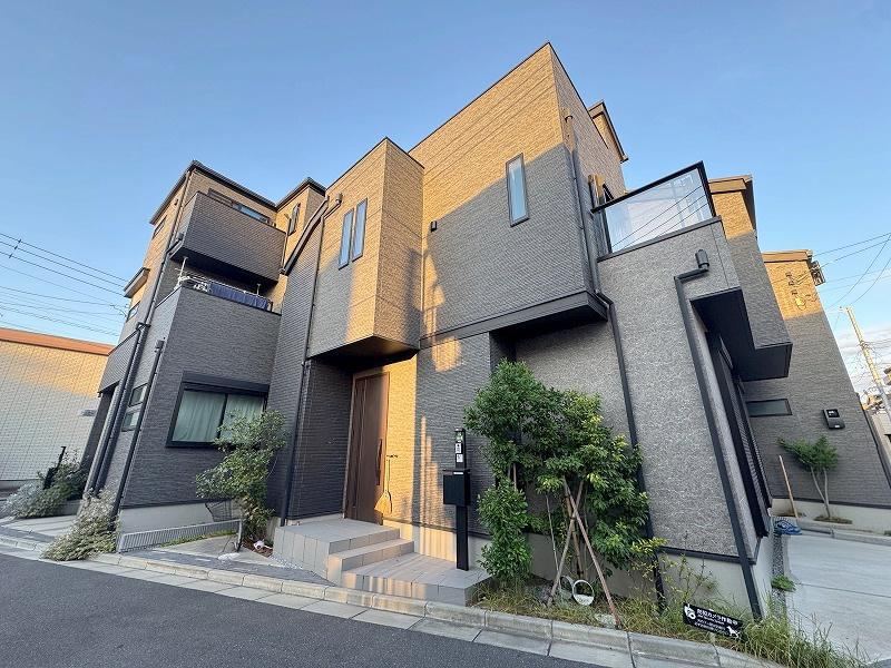 4LDK house in Adachi Ward, Tokyo - Photo 1