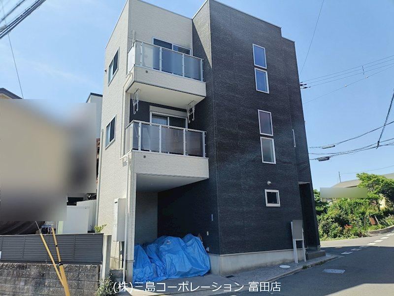4LDK house in Takatsuki, Osaka - Photo 1