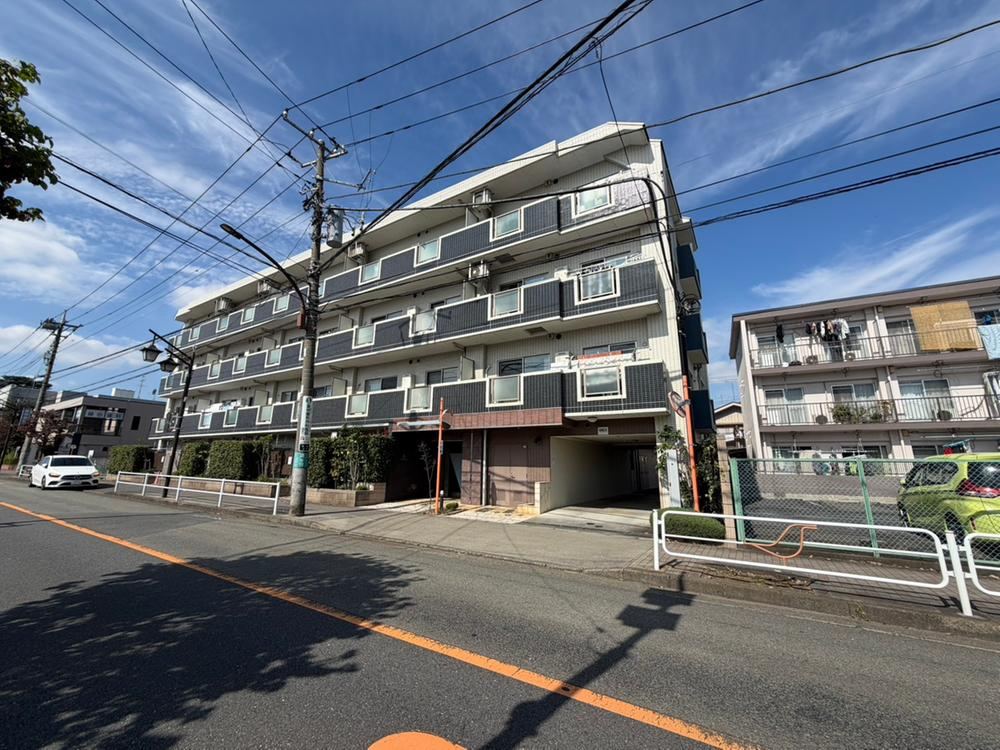 3LDK apartment in Fuchu, Tokyo - Photo 1