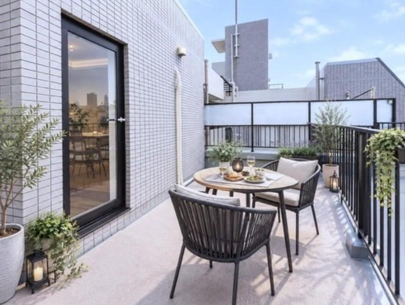 2LDK apartment in Shinjuku Ward, Tokyo - Photo 1