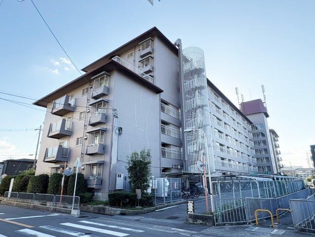 2LDK apartment in Takatsuki, Osaka - Photo 1