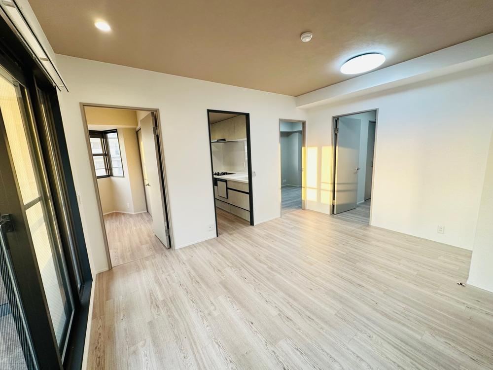 3LDK+S apartment in Higashinada Ward, Kobe, Hyogo - Photo 1