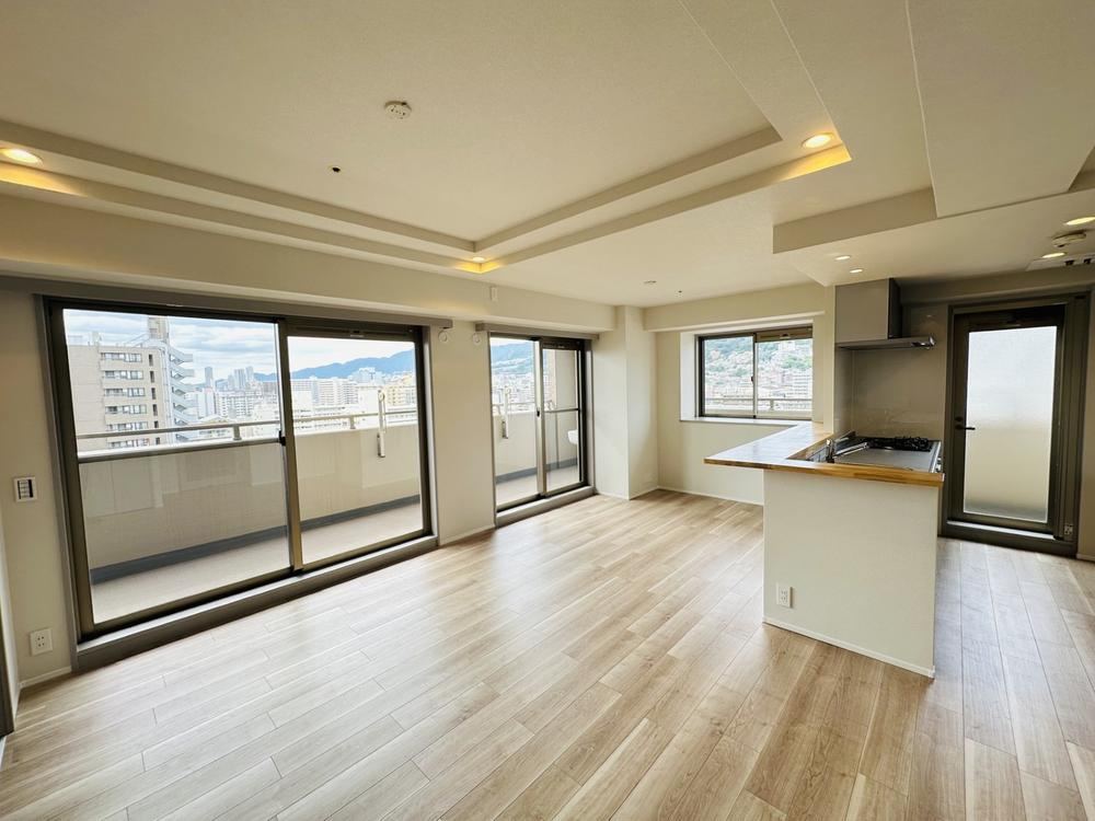3LDK apartment in Higashinada Ward, Kobe, Hyogo - Photo 1