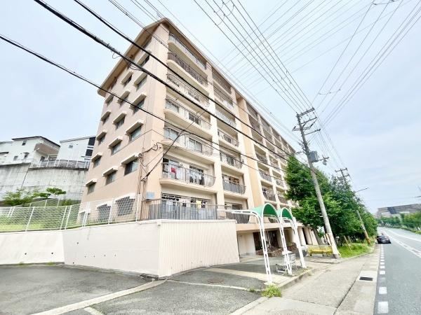 2LDK apartment in Tarumi Ward, Kobe, Hyogo - Photo 1