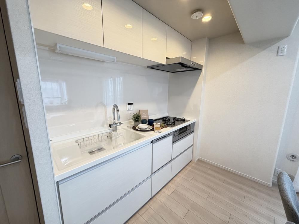 1LDK+S apartment in Higashinada Ward, Kobe, Hyogo - Photo 1