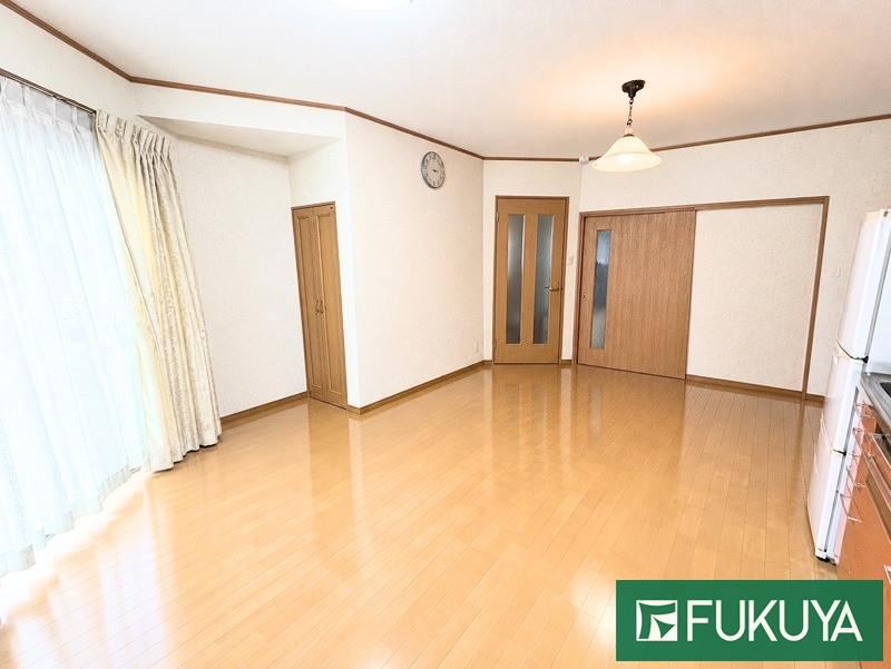 4LDK house in Matsubara, Osaka - Photo 1