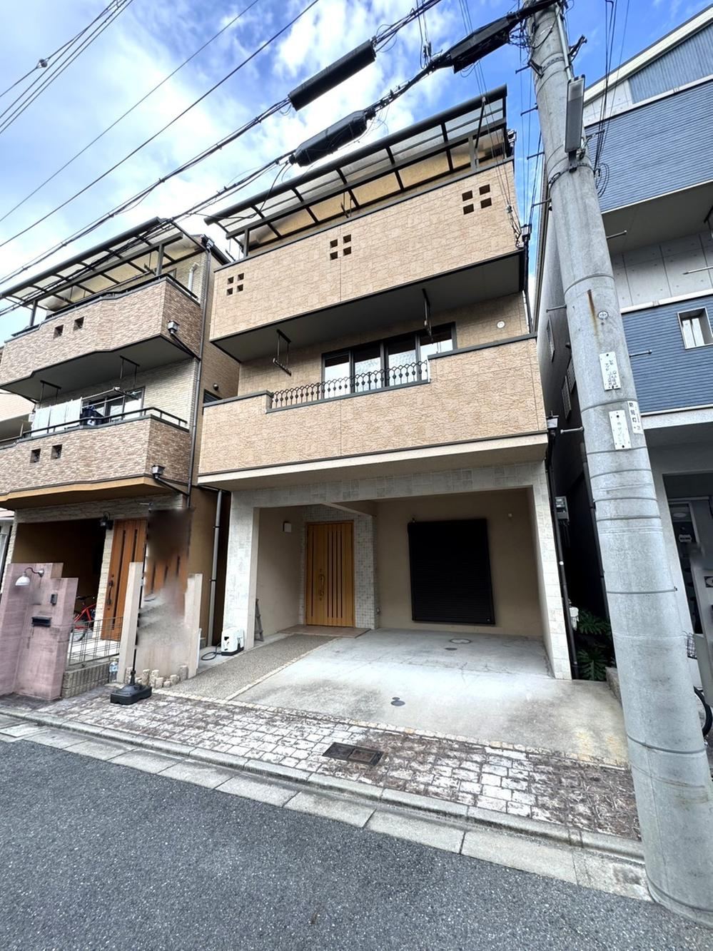 4LDK house in Kadoma, Osaka - Photo 1