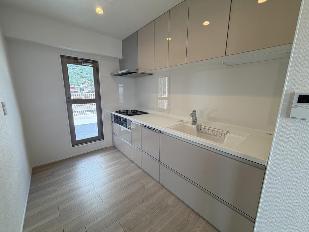4LDK apartment in Higashinada Ward, Kobe, Hyogo - Photo 1