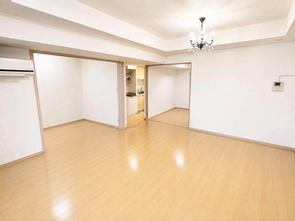 3LDK apartment in Chuo Ward, Kobe, Hyogo - Photo 1