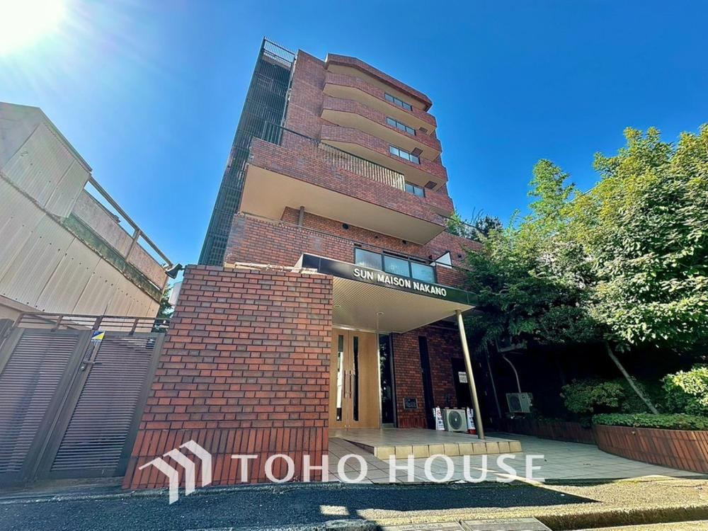 2LDK+S apartment in Nakano Ward, Tokyo - Photo 1
