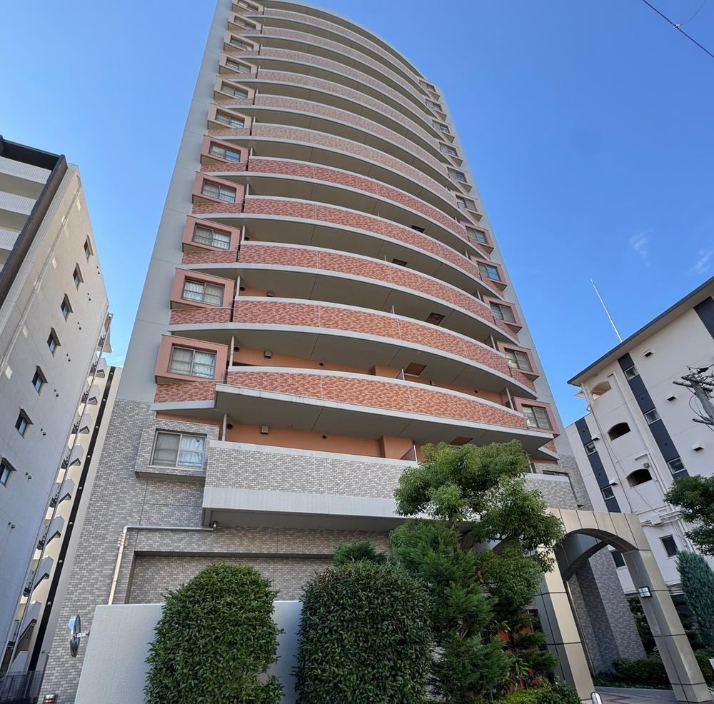 2LDK apartment in Suita, Osaka - Photo 1