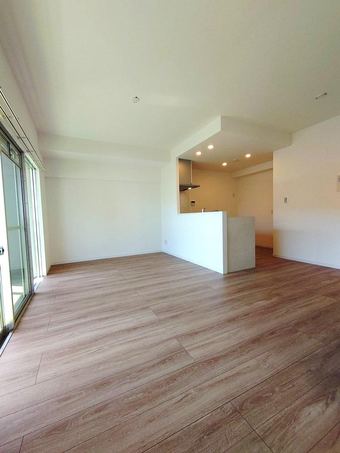 4LDK apartment in Higashi Ward