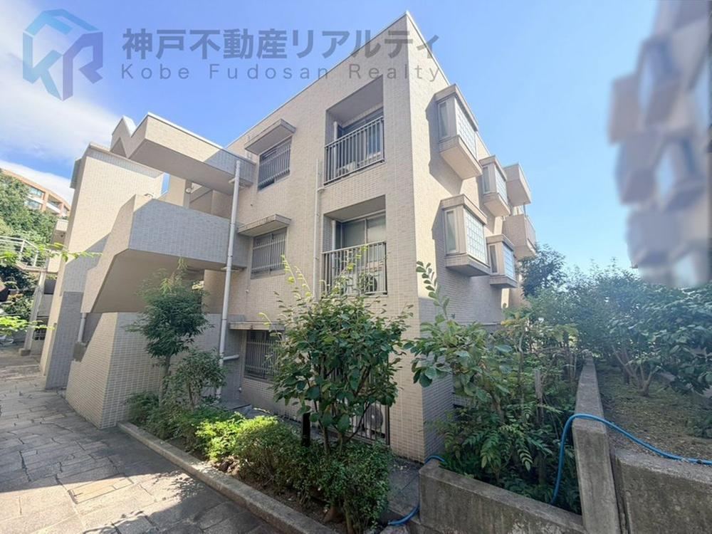 4LDK+S apartment in Higashinada Ward, Kobe, Hyogo - Photo 1