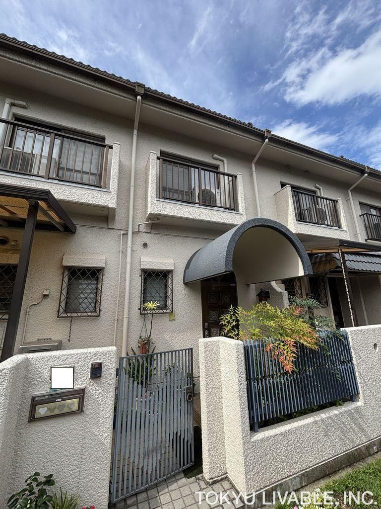 4LDK apartment in Ashiya, Hyogo - Photo 1