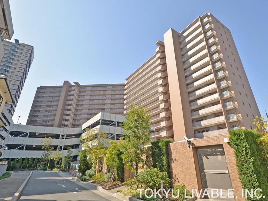 3LDK apartment in Neyagawa, Osaka - Photo 1
