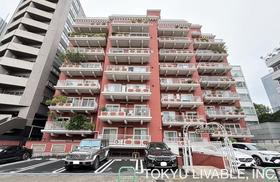 3LDK apartment in Chiyoda Ward, Tokyo - Photo 1