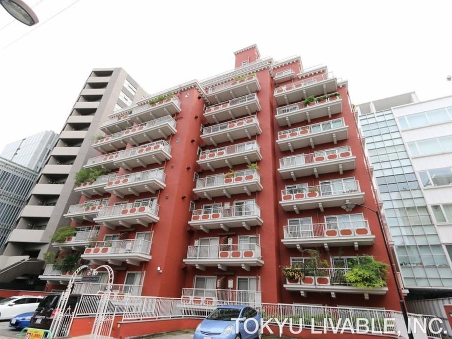 3LDK apartment in Chiyoda Ward, Tokyo - Photo 1
