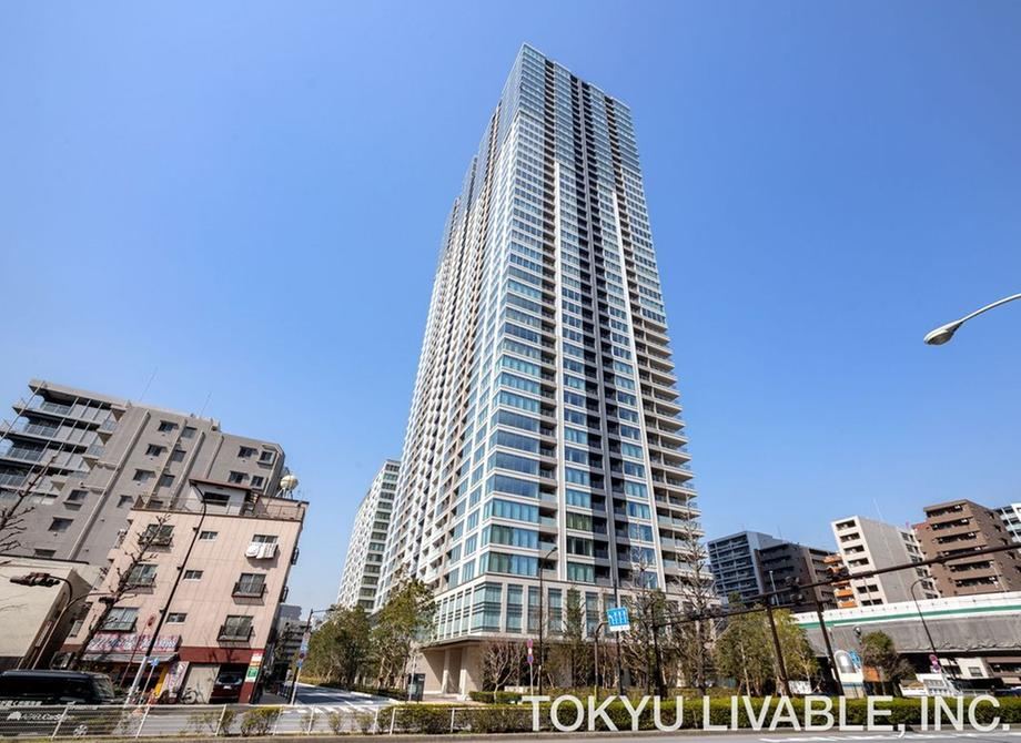 3LDK apartment in Minato Ward, Tokyo - Photo 1