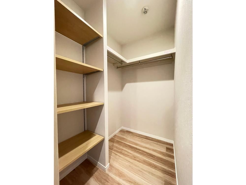 4LDK+2S apartment in Suita, Osaka - Photo 1