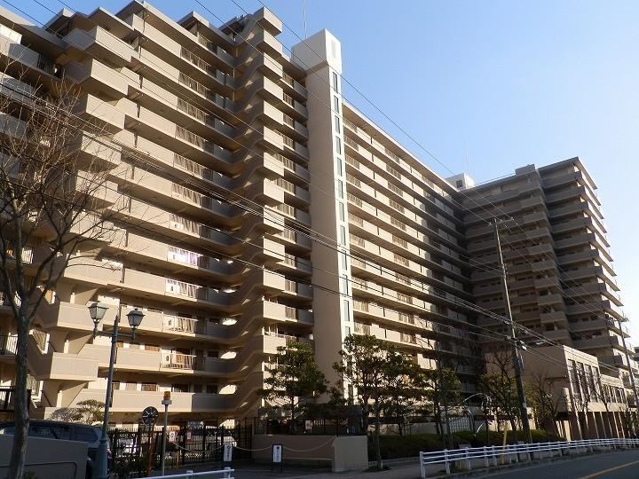 3LDK apartment in Suma Ward, Kobe, Hyogo - Photo 1