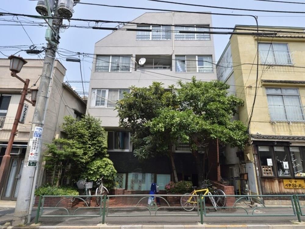 studio apartment in Taito Ward, Tokyo - Photo 1