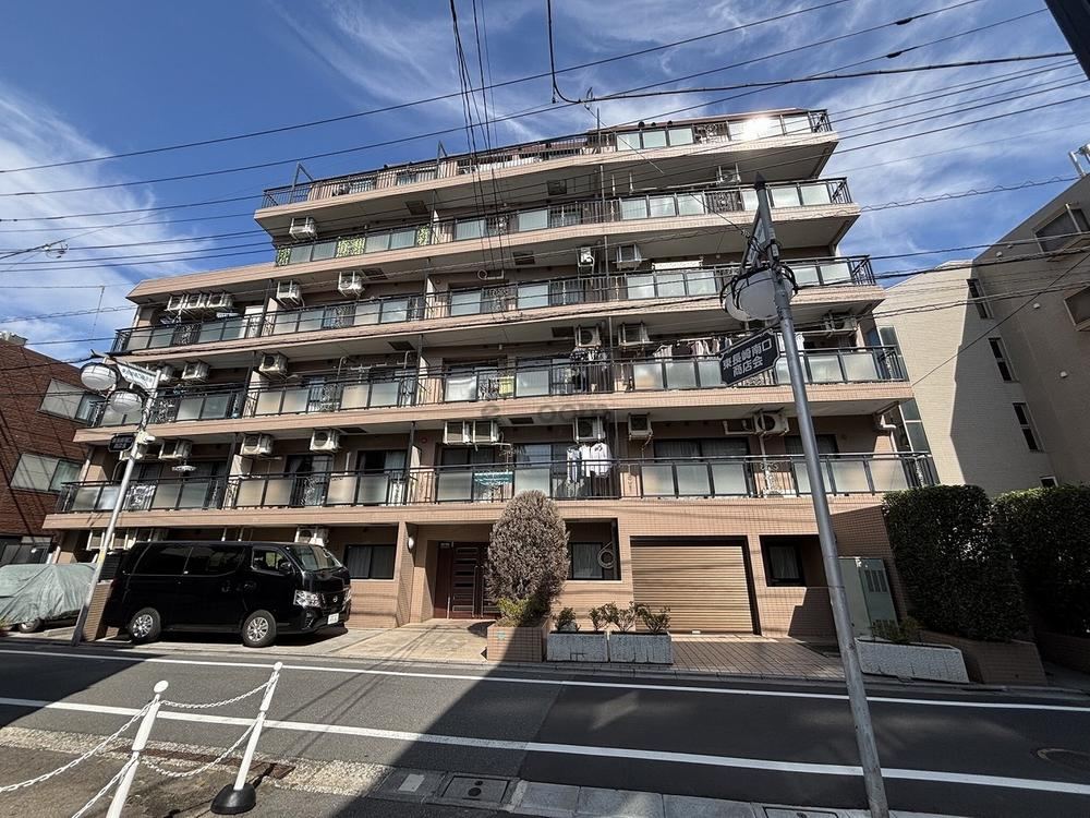 2LDK apartment in Toshima Ward, Tokyo - Photo 1
