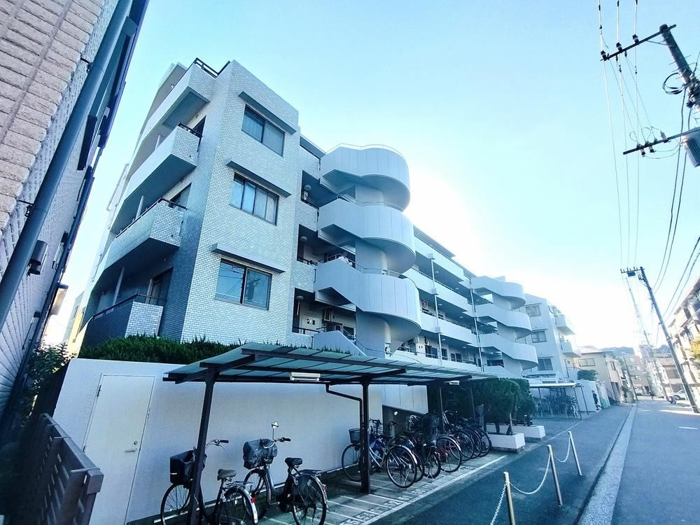 3LDK apartment in Tsurumi Ward, Yokohama, Kanagawa - Photo 1