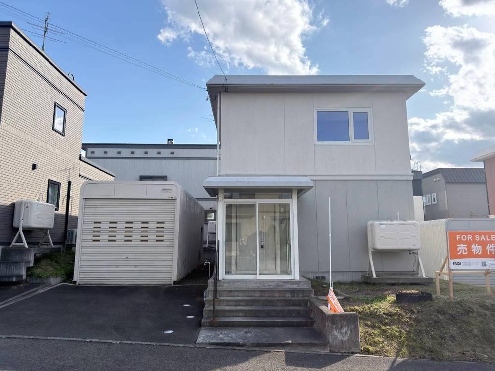 4LDK house in Minami Ward, Sapporo, Hokkaido - Photo 1