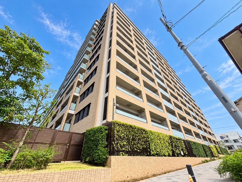 3LDK apartment in Shinagawa Ward, Tokyo - Photo 1